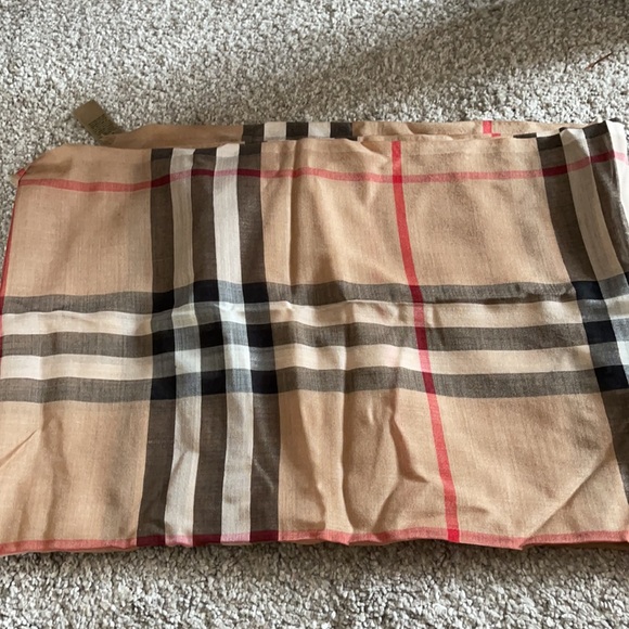 Authentic ❌SOLD ❌Burberry scarf wool/ silk - Picture 5 of 10